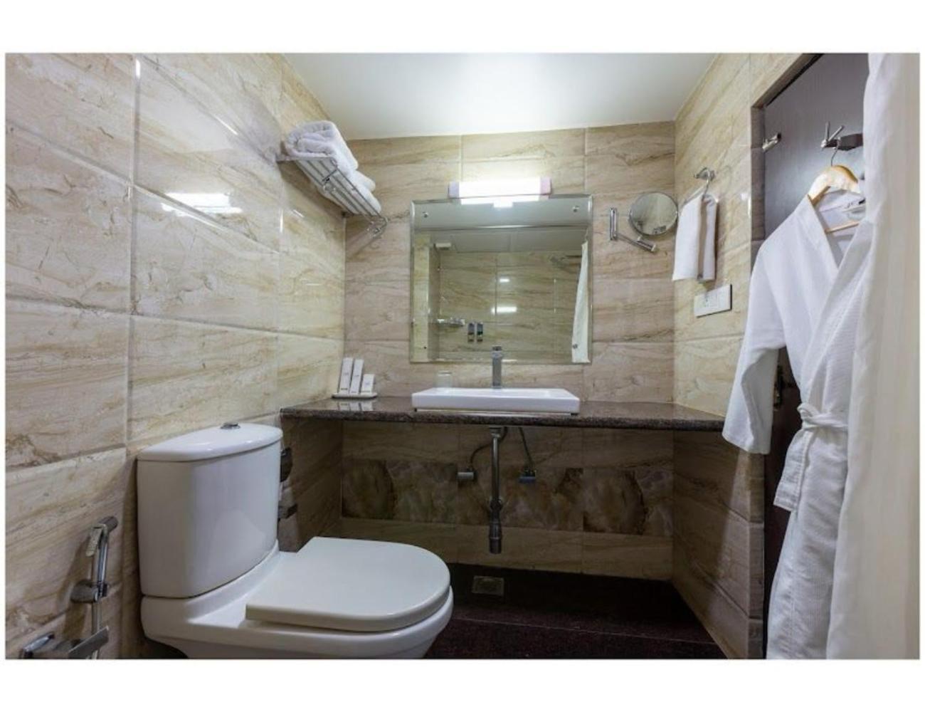 The Grand Krishna Luxury Hotel, Chikmagalūr Zewnętrze zdjęcie