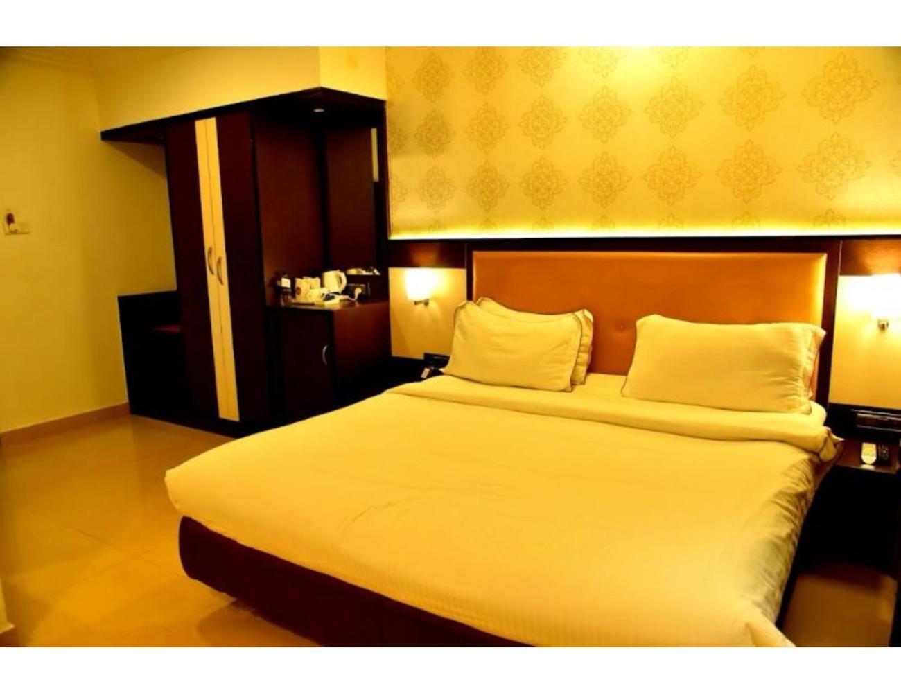 The Grand Krishna Luxury Hotel, Chikmagalūr Zewnętrze zdjęcie
